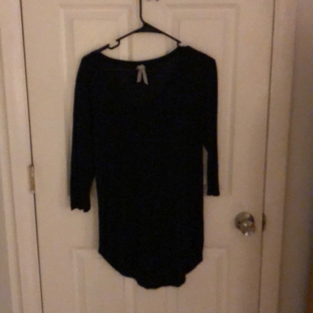 3/4 sleeve v neck shirt